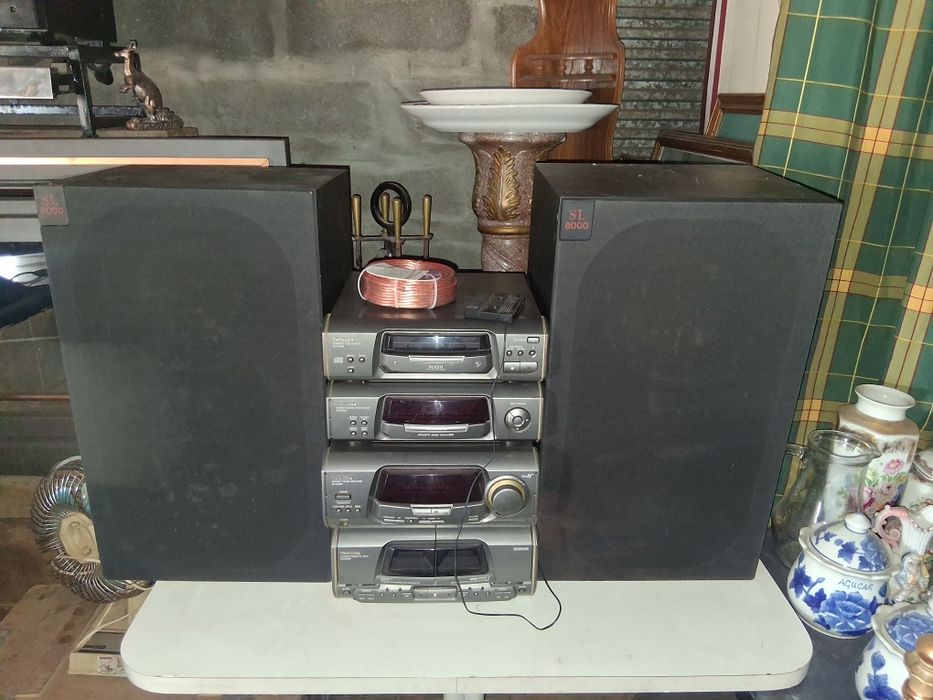 Vendo radio antigo  marca  Technics a funcionar  a CD e cassete onde pode por o Bluetooth