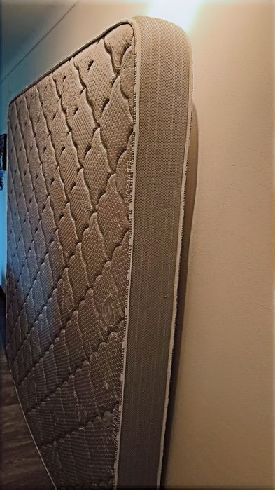 Colchão de  2m ×2m