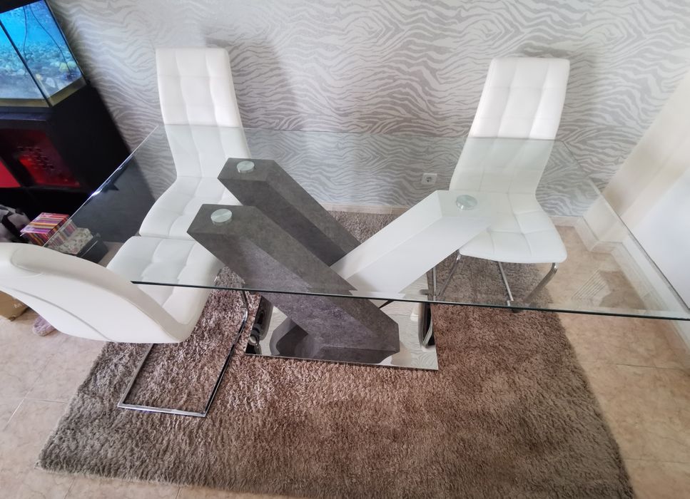 Mesa de jantar + 4 cadeiras