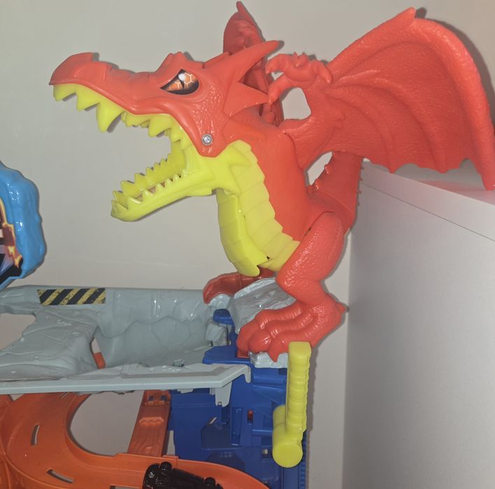 Tor Hot Wheels Mega Garaż Atak smoka