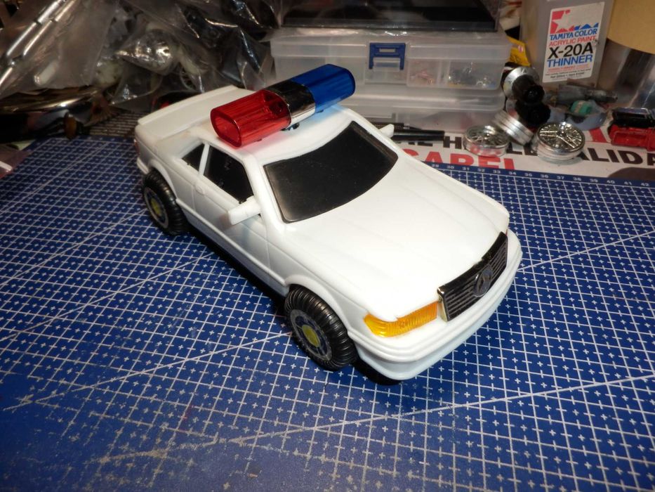 Carrinho de brincar Mercedes-Benz 560 SLC