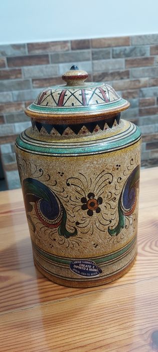 Pote de cerâmica artesanal, pintado à mão. 
Cerâmica Italiana, a antig