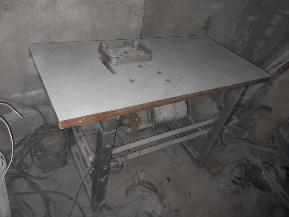 Рабочий стол под швейную машину