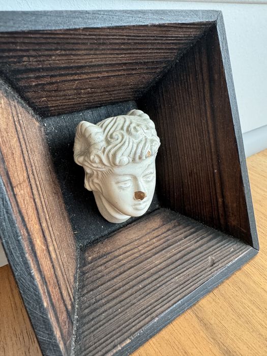 Głowa wawelska obraz rzeźba gipsowa głowa królowa król PRL