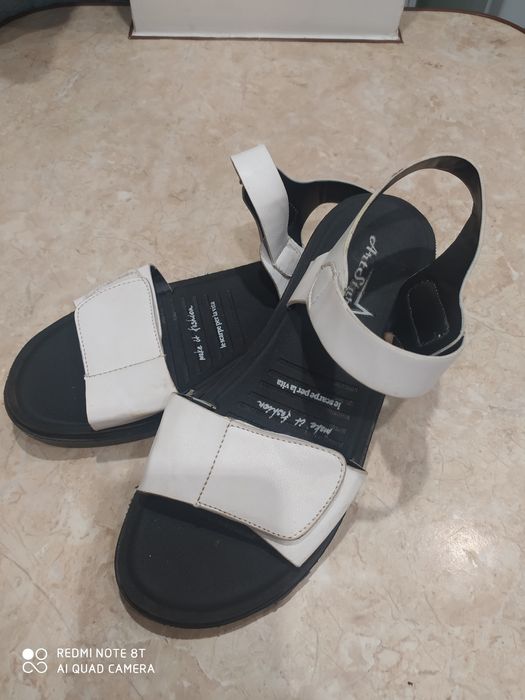 Босоніжки шкіряні