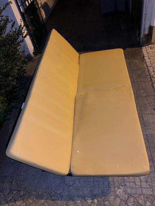 Sofá cama em metal