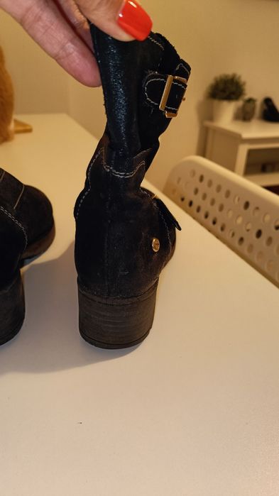Botas pretas com fivela n 36