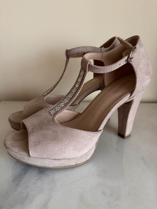 Sapatos salto alto