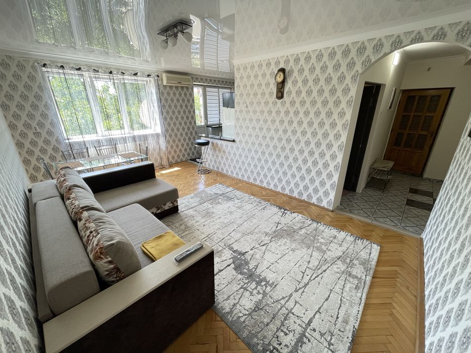 Подобова (посуточно) оренда квартири(центр, біля фонтана) вул.Миру 29.