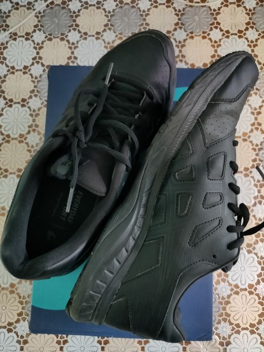 Кроссовки черные кожаные