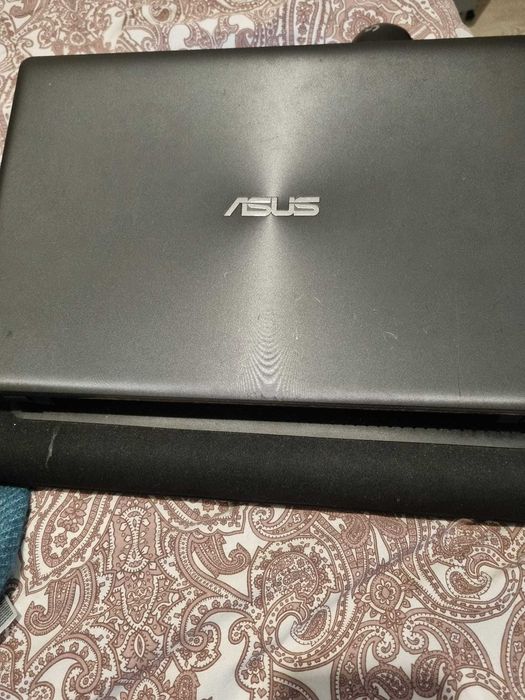 Asus i7 12 GB RAM, SSD - Usado