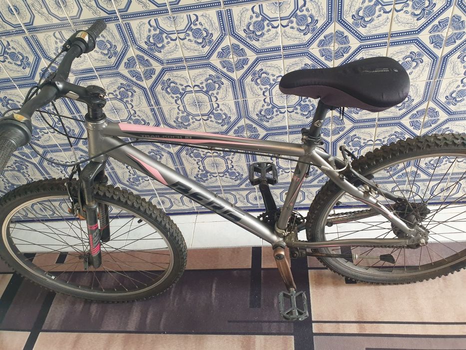 Bicicleta BTT com ótimo estado de conservação