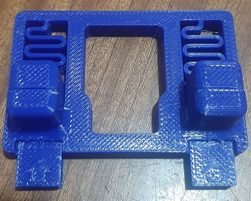 Зручний тримач для пайки дротів