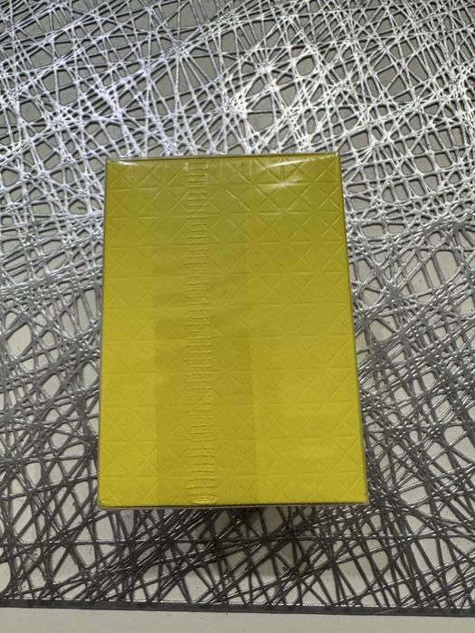 Ventino donna born in roma yellow dream