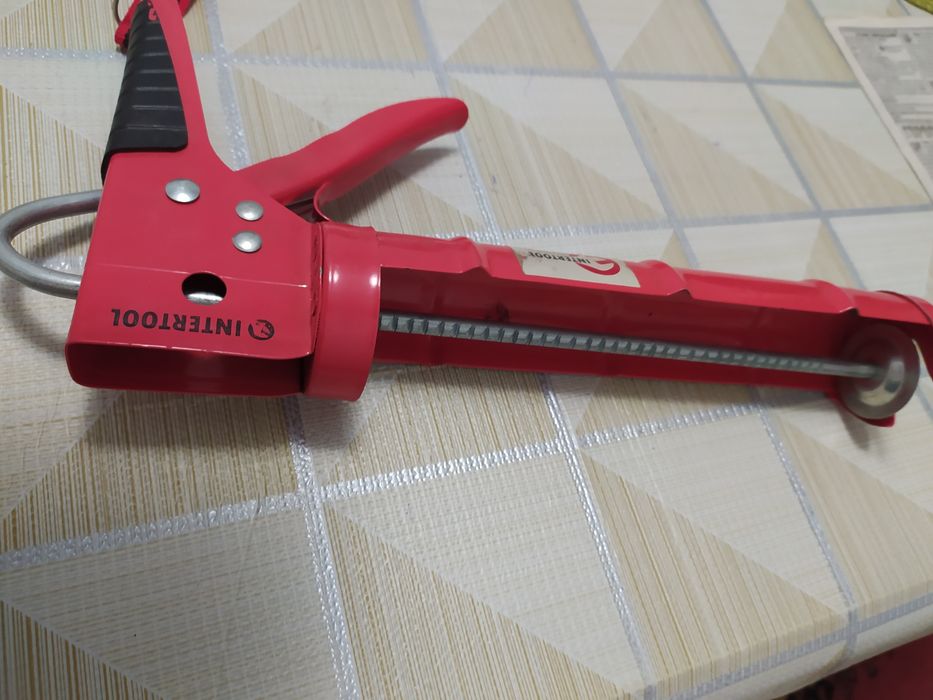 Пистолет для силикона