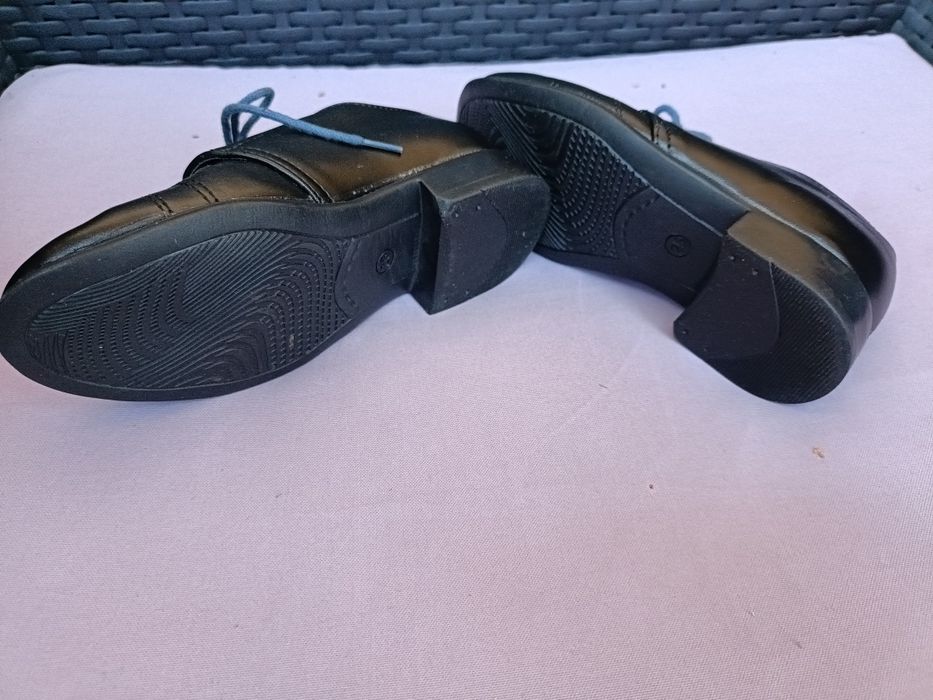 Wizytowe eleganckie buty chłopięce