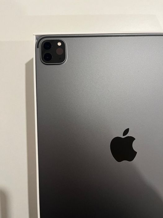 iPad Pro 11" (3ª geração, Wi-Fi, 256GB) + Apple Pencil (2ª geração)