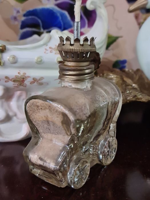 Szklana lampka naftowa