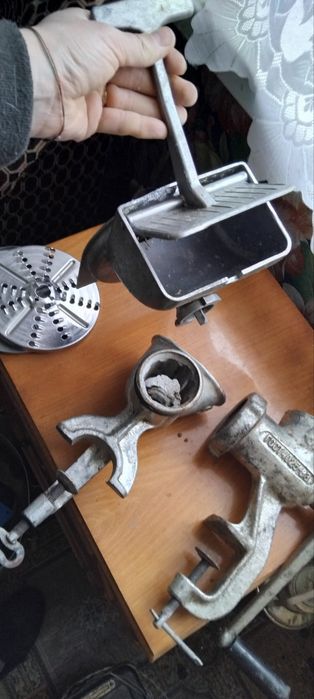М'ясорубку залізна та запчасти
