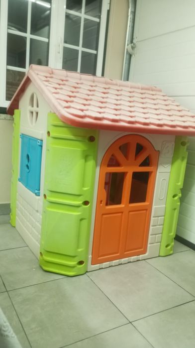 Casa para crianças brincar em muito bom estado.
