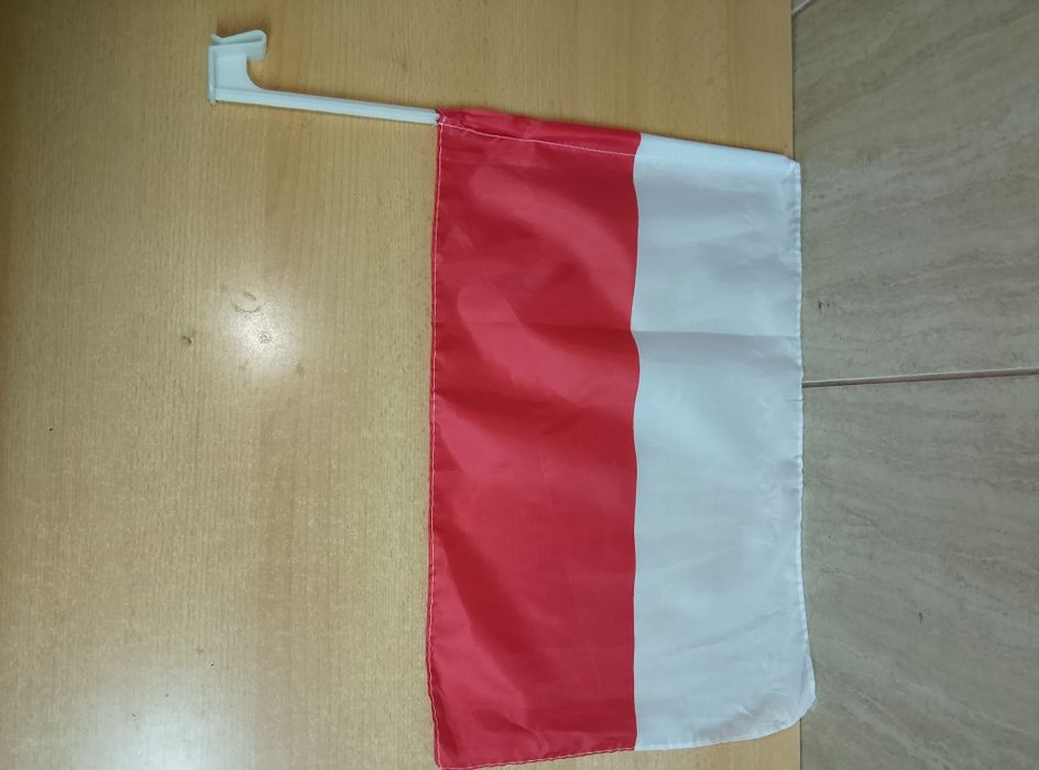 Flaga Polski na samochód 42x29 cm