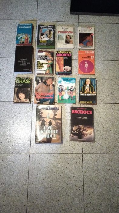 Vendo 14 livros vários tipos de história em bom estado