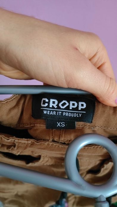 Brązowe spodnie z kieszeniami Cropp r. XS