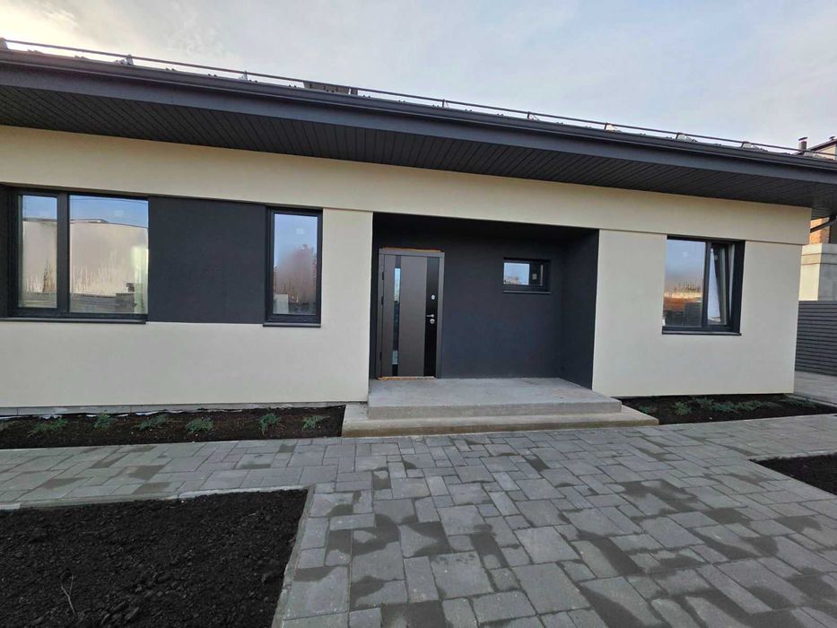 Тарасівка вул Павлюченка будинок 120м.кв. 5 соток землі