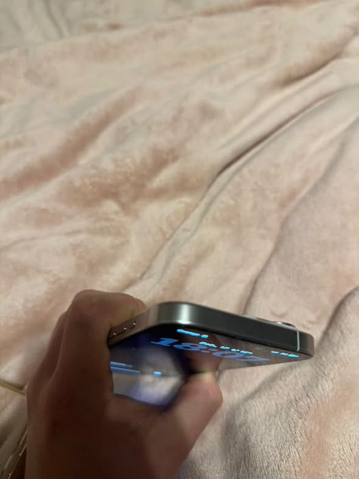 Iphone 15 pro stan igla