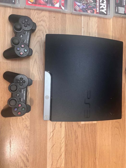 Play station PS3 Slim konsola, kable, 30+ gier, 2pady, 2 PS MOVE kamerka