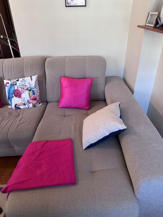 Sofá com chaise loungue