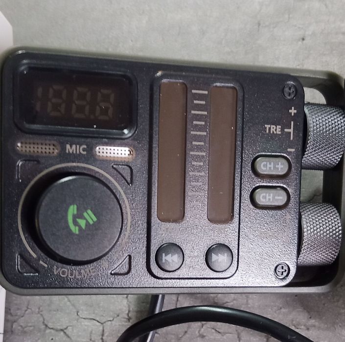 Bezprzewodowy adapter głośnomówiący FM bluetooth USB ładowarka samoch