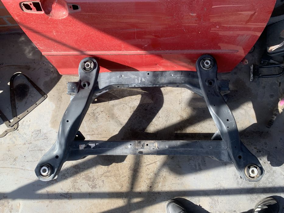 Задний подрамник Jeep Cherokee KL