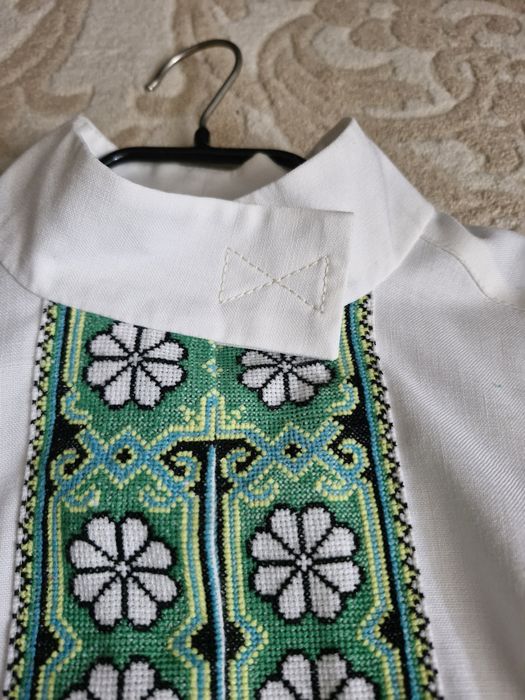 Вишиванка ручної роботи.