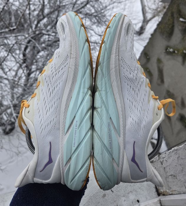 42.5р Hoka Clifton 8 жіночі кросівки