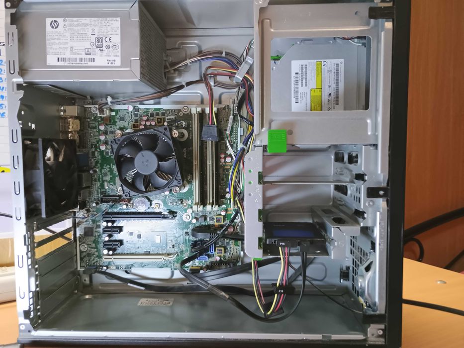 Комп HP EliteDesk 800 G2 + монітор Fujitsu B22W-6 + роутер Mercusys