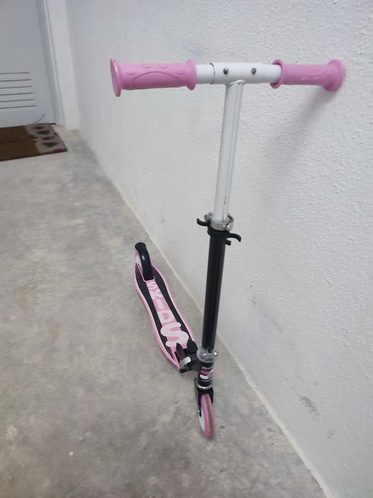 Trotinetes menina