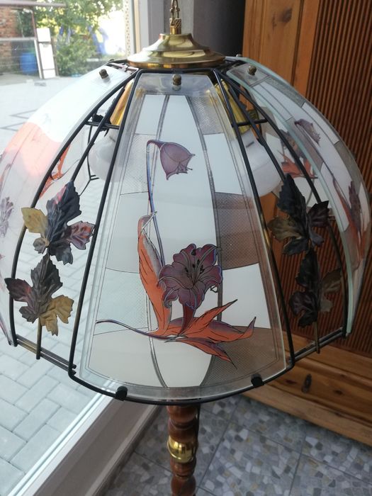 Lampa stojąca z szybkami