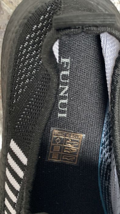 Lekkie nowe buty damskie sportowe wsuwane 36 czarne