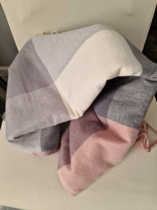 Szal damski 185 × 150 cm