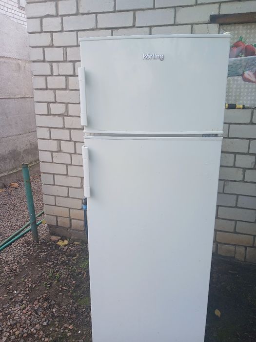 Продам двухкамерный холодильник..