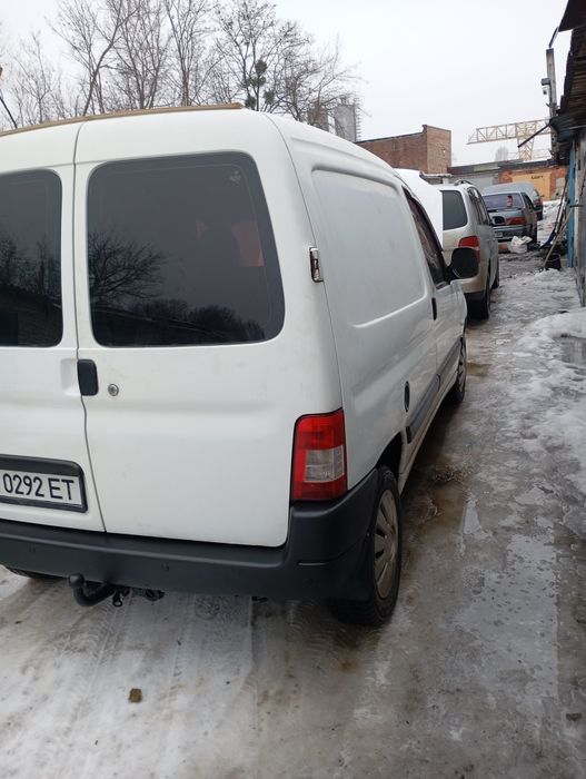 Продам пежо партнер.