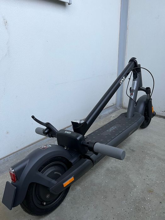Hulajnoga elektryczna ODYS NEO E100 E-Scooter 10"  niemiecki producent
