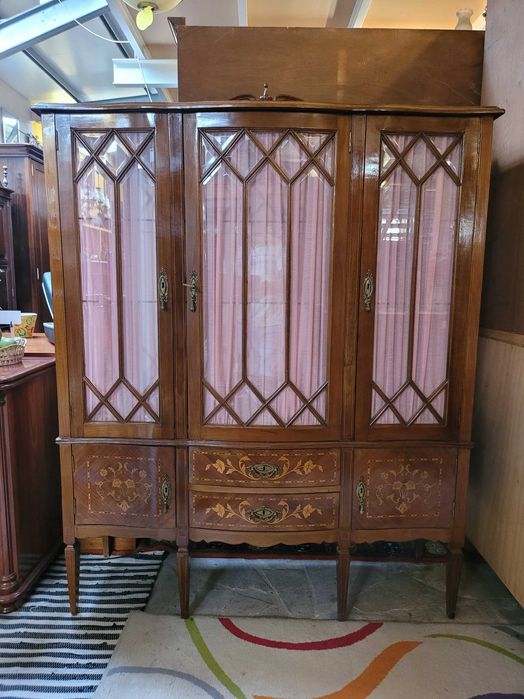 Cristaleira estilo D. Maria - óptimo estado