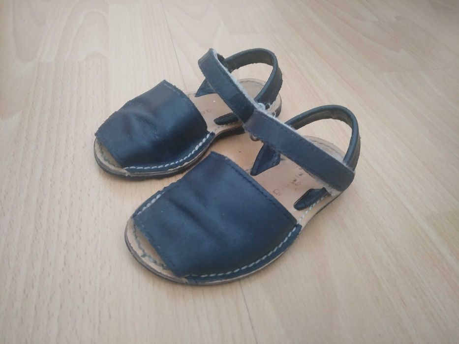 Calçado de menina usado em bom estado