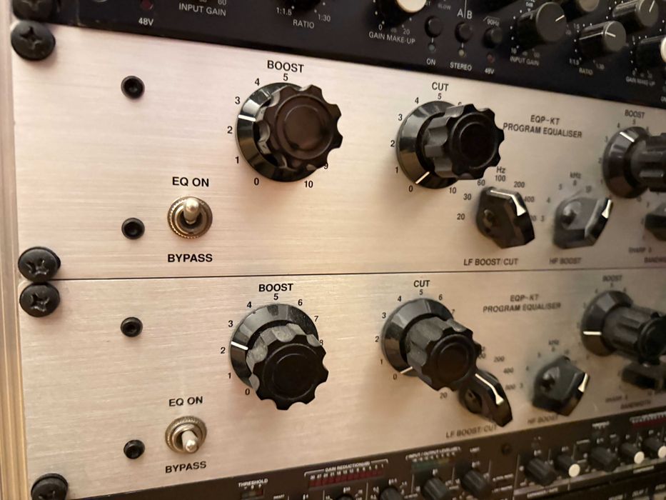 Par Klark Teknik EQP-KT, equalizadores estilo Pultec, como novos