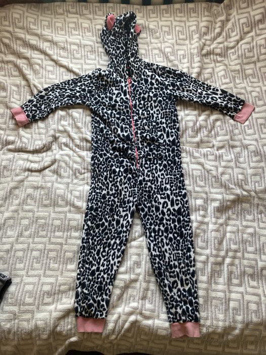 Комбінезон, піжама, кігурумі.