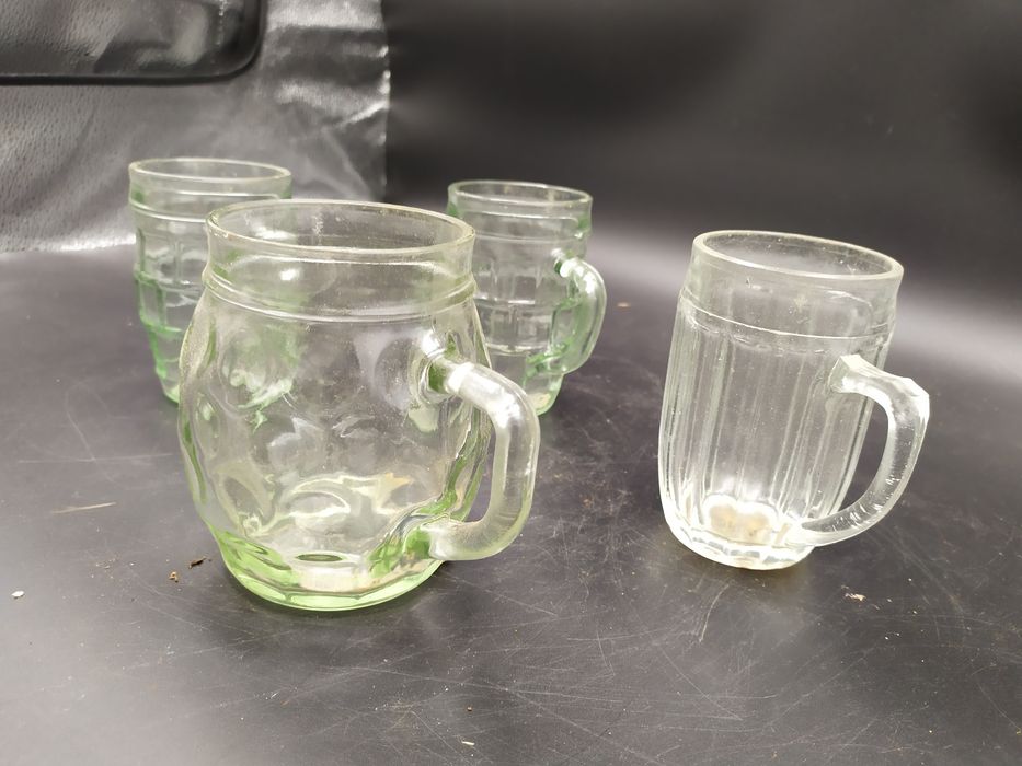 Zestaw czterech kufli prl