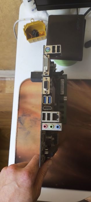 Продам материнскую плату полностью рабочем состоянии б/у