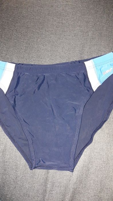 Продам новые плавки плавательные